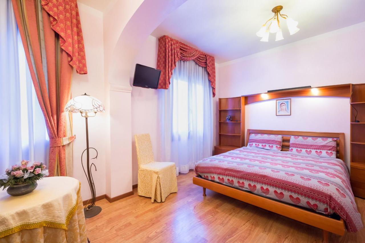 Albergo Ristorante Fabrizio Caorle Eksteriør billede